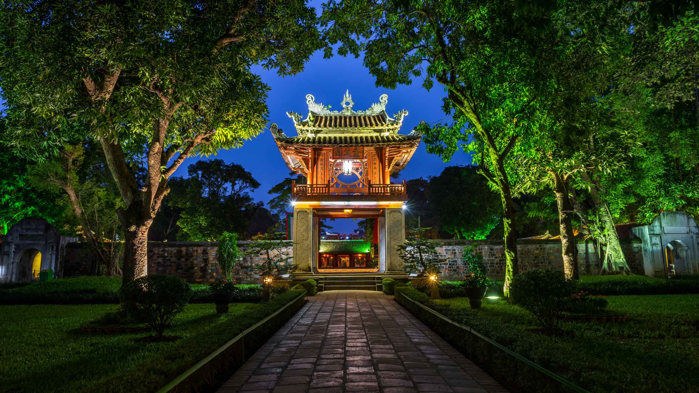 Hanoi Travel Guide 2024 - Things to Do, What To Eat & Tips