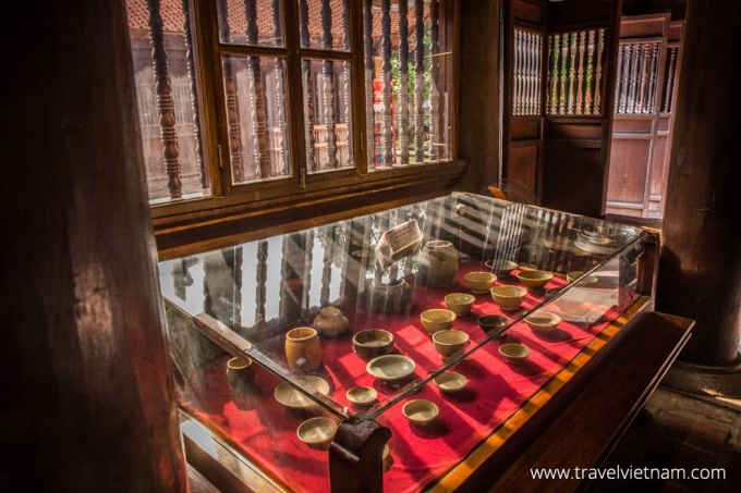 Antiques are displayed in the Temple of Literature