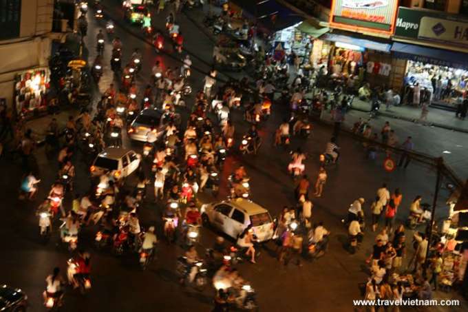 Hanoi street at night