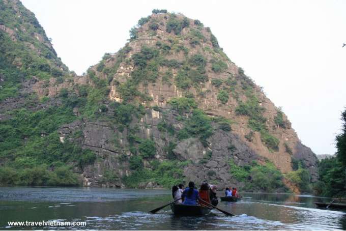 Boat trip to visit Tam Coc
