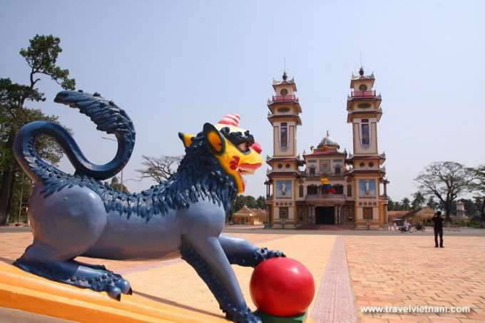 The unicorn in front of Cao Dai Temple