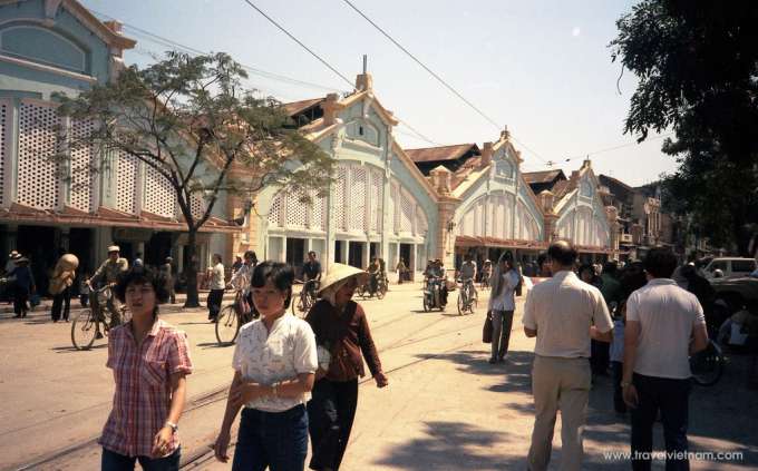 Dong Xuan market in the past