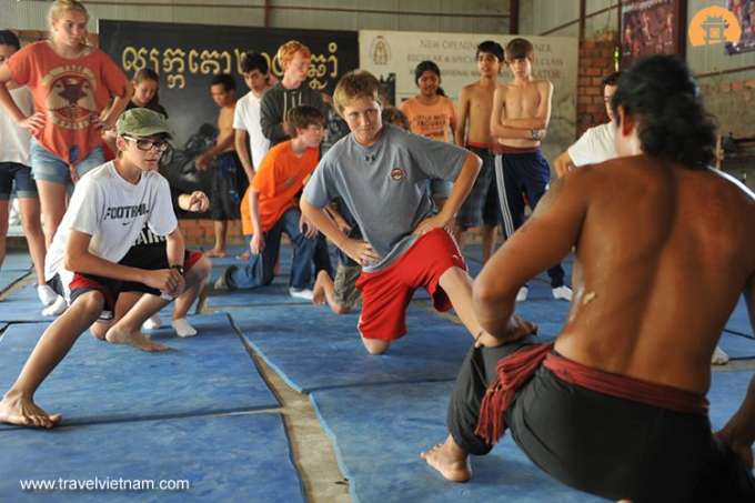 Experience traditional martial arts of Thailand