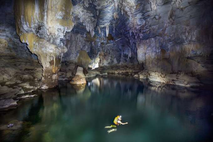 An expert explore the lake inside the cave