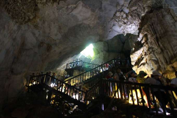 Bridge system for tourists to visit Paradise Cave