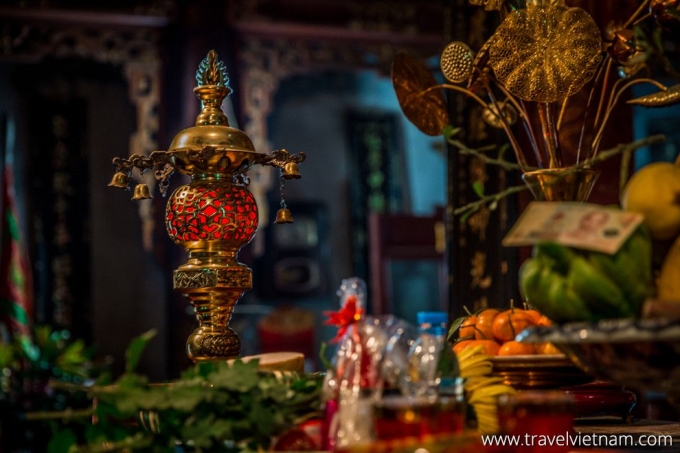 Interior embellishments of Quan Thanh Temple