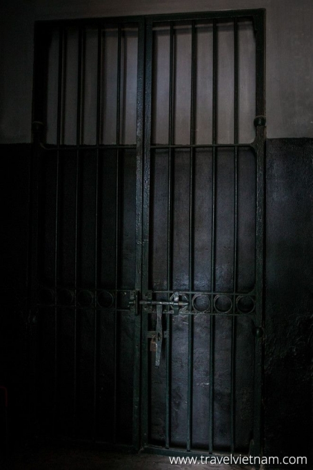 Hoa Lo Prison_17