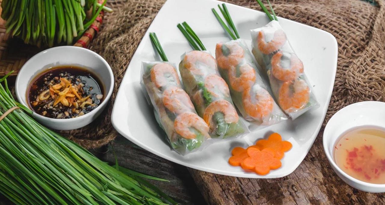 Vietnamese spring rolls: rice paper rolls with recipe