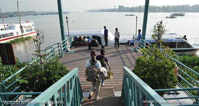 Boat-to-Phnompenh