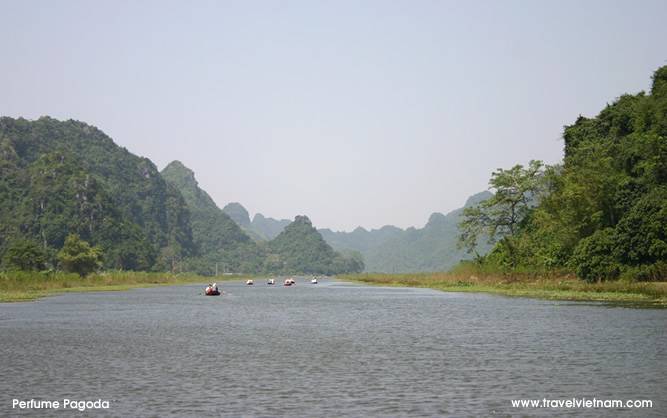 Pefume-Pagoda-Vietnam-2