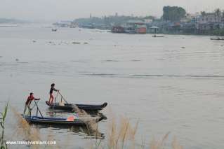 Daily life on Chau Doc river