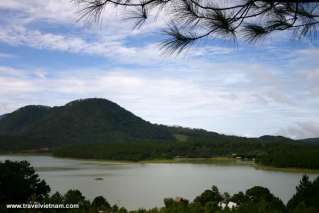 Tuyen Lam lake