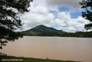 Tuyen Lam lake