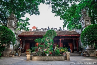 Quan Thanh Temple exterior