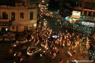 Hanoi street at night