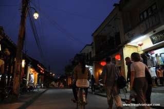 Peaceful Hoi An Ancient Town 