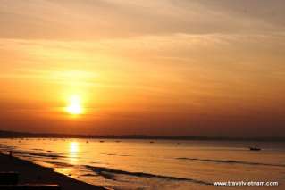 Sunset on Mui Ne beach