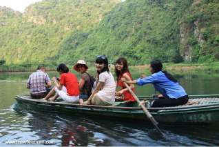 Boat trip to visit Tam Coc