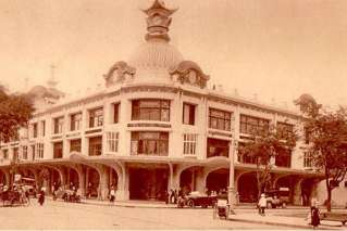 Grands Magasins Charner in the past