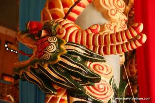 The detailed decoration inside Cao Dai Temple