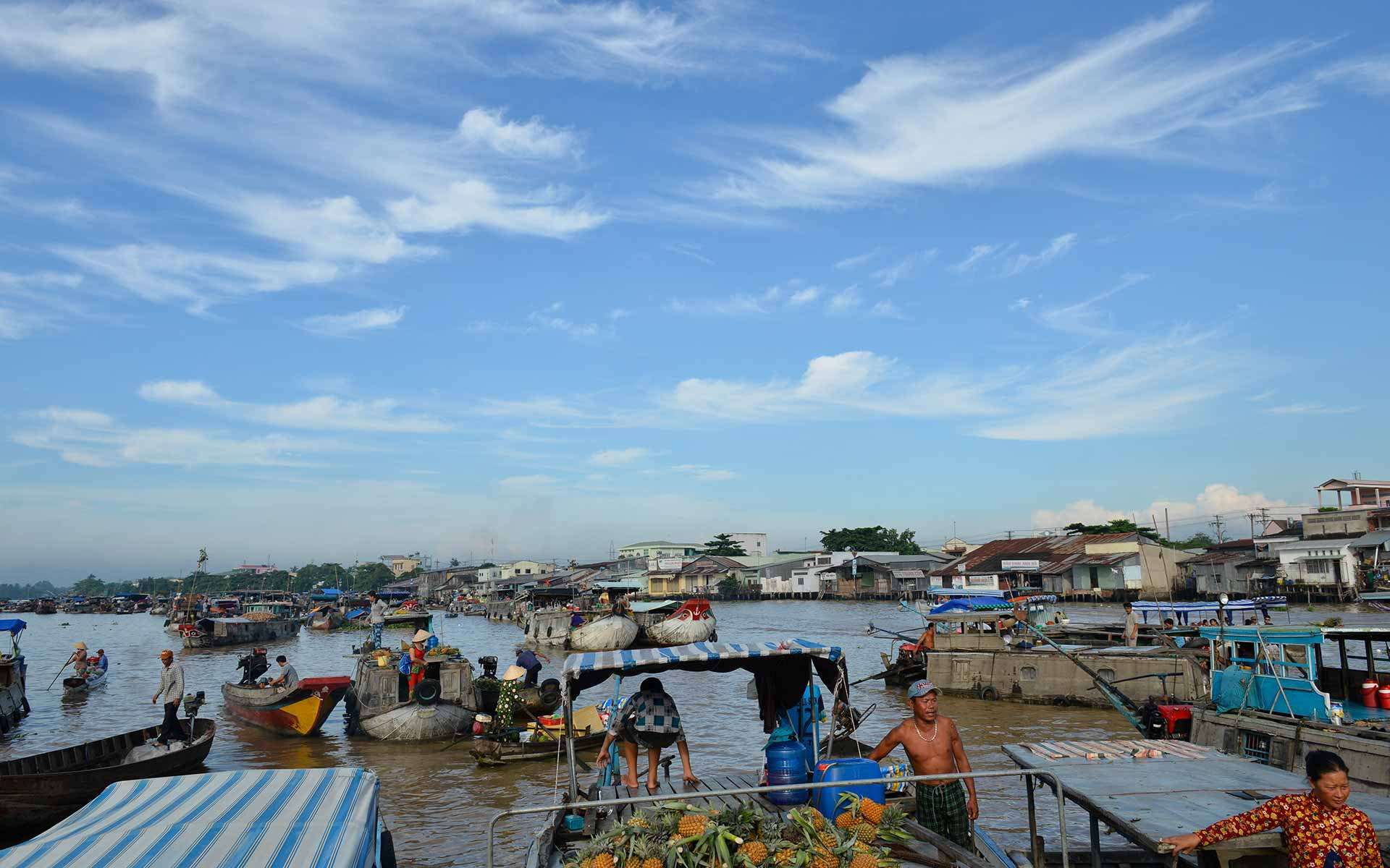 Visiting floating market