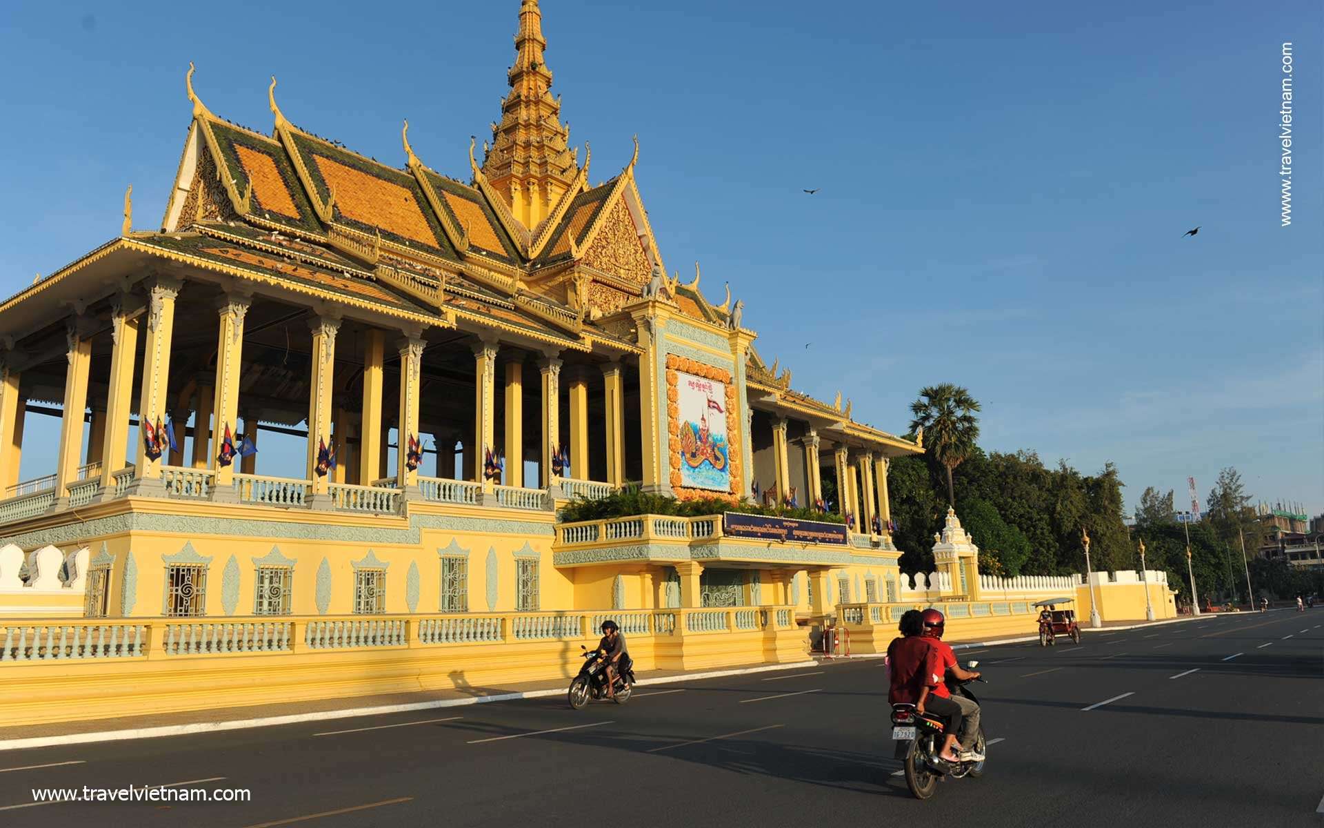 Highlights of Cambodia & Laos - 9 Days