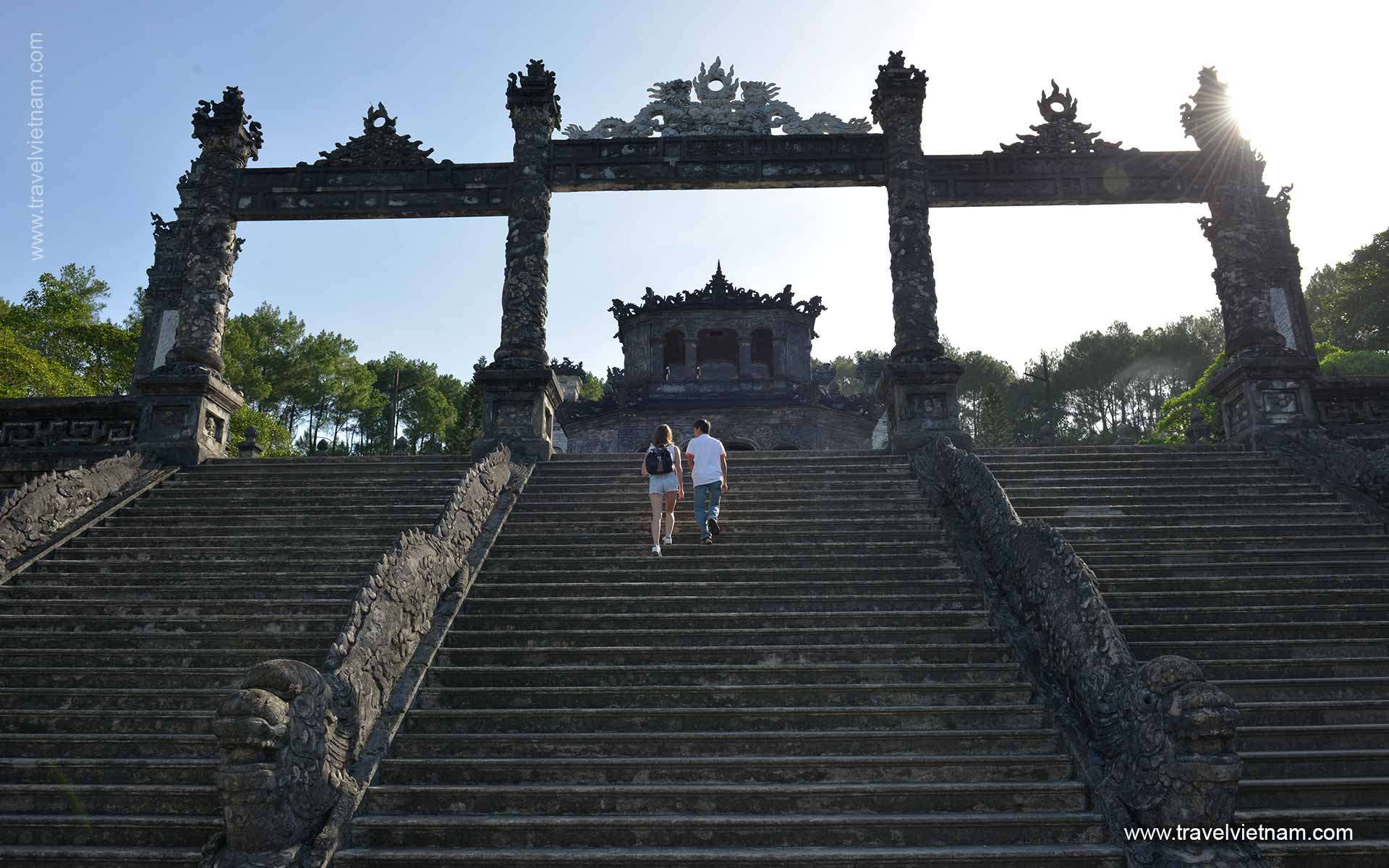 Visiting Cultural sites and discover Vietnam history of 4 thousand years