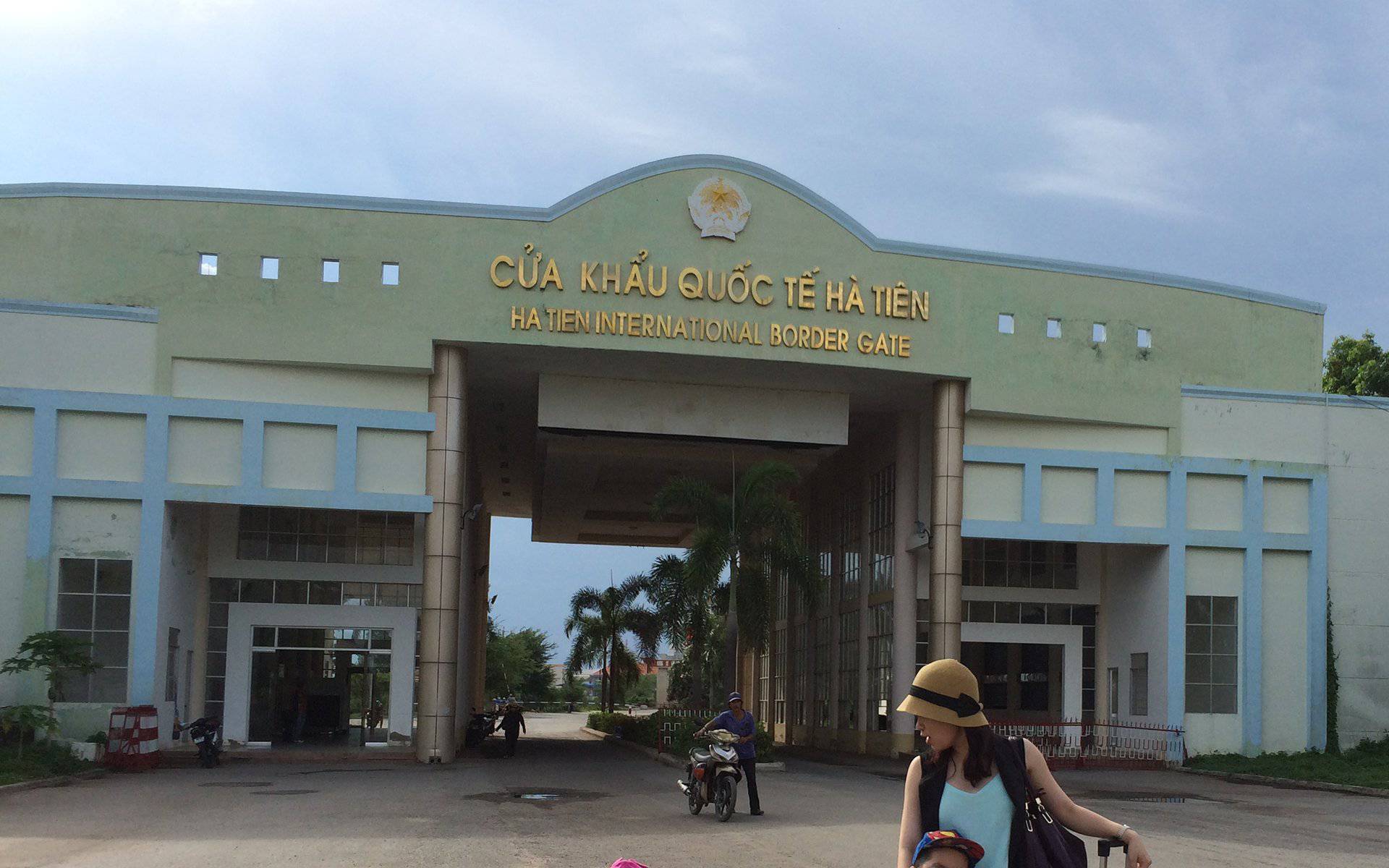 Immigration at Ha Tien border gate to Cambodia