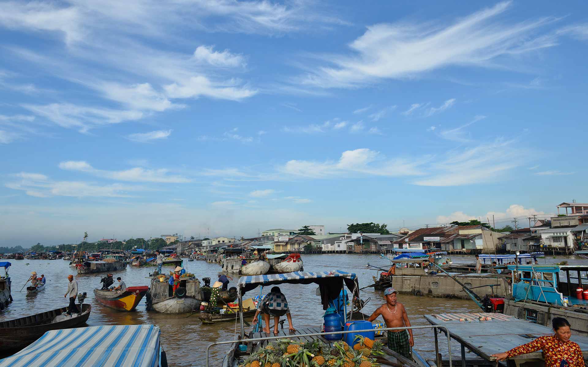 Visiting floating market