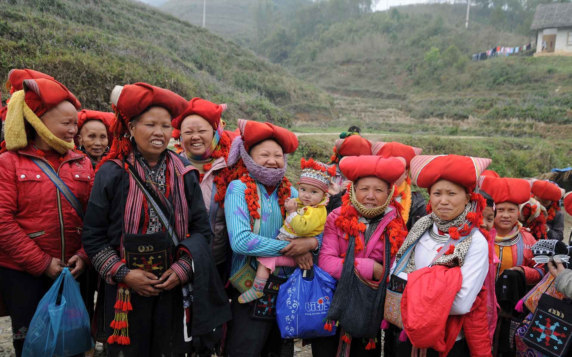 traditional costunmes of vietnam