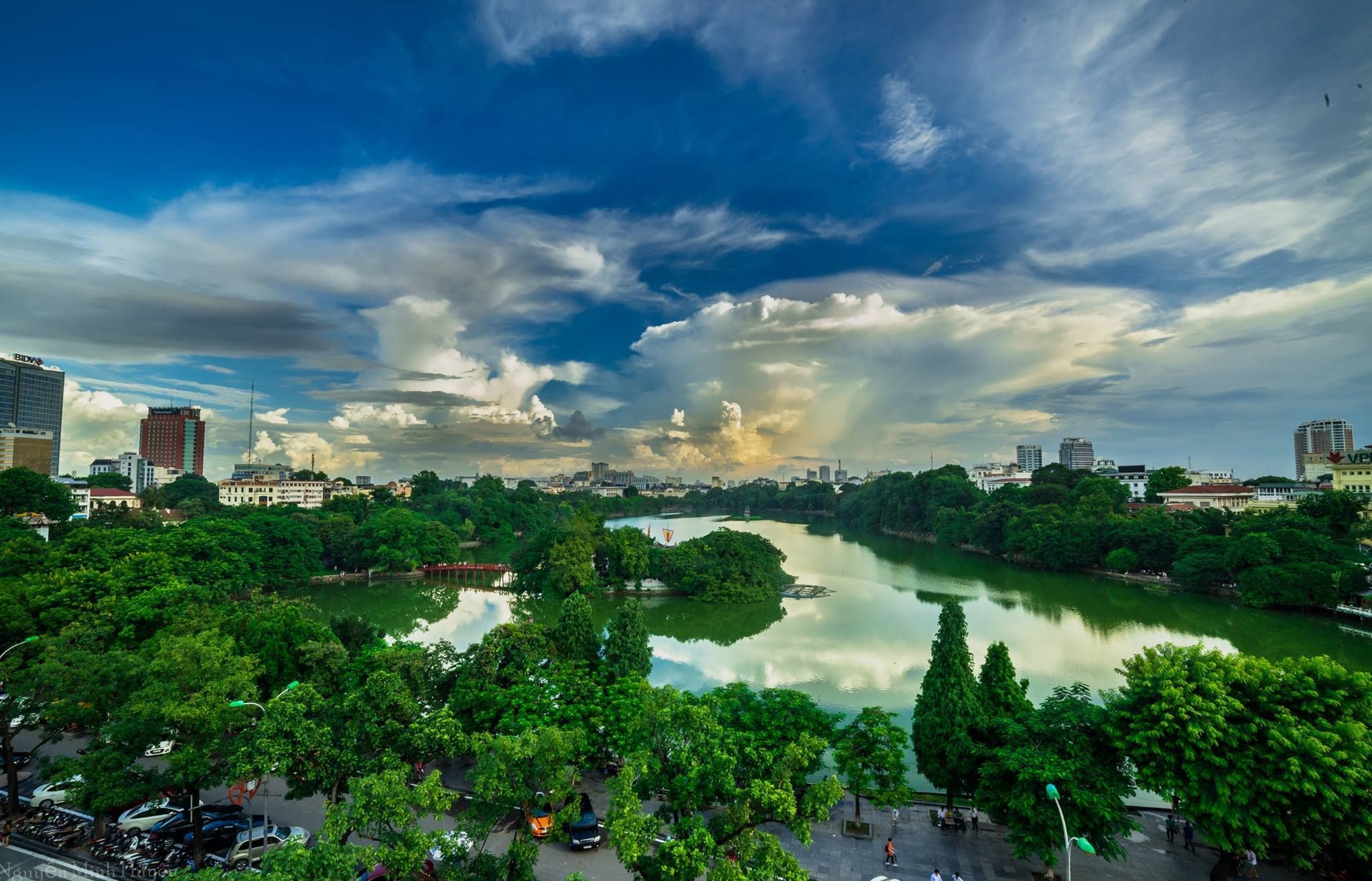 hoan kiem lake from above