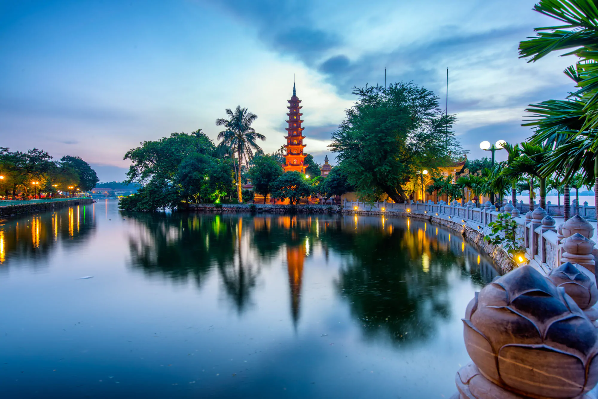 tran quoc pagoda in Hanoi