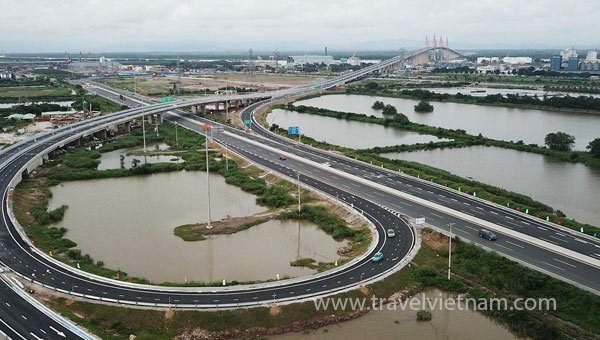 How to get to Halong Bay from Hanoi?