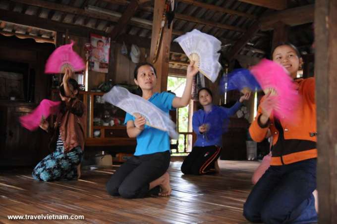 Xoe dance of Thai people